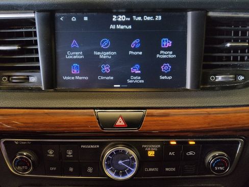 Used 2019 Kia Cadenza Technology image 25