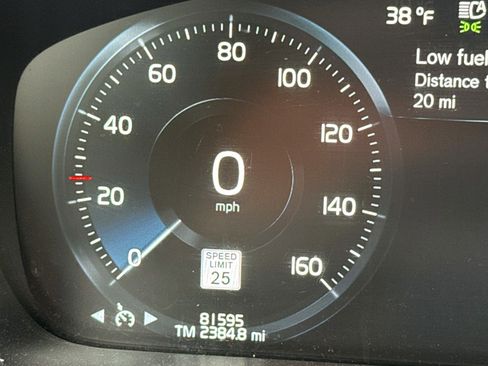 Used 2016 Volvo XC90 T5 Momentum image 20