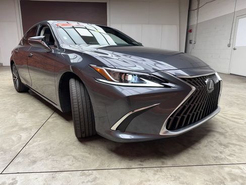 Used 2023 Lexus ES 350 w/ Premium Package FWD image 7