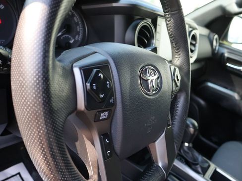 Used 2020 Toyota Tacoma TRD Off-Road AWD/4WD image 23
