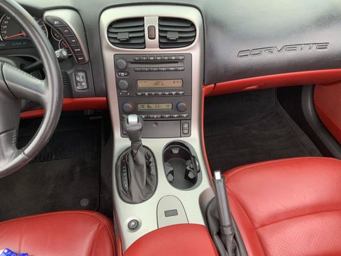 Used 2005 Chevrolet Corvette Convertible w/ Preferred Equipment Group RWD image 28