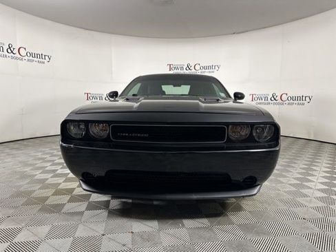 Used 2012 Dodge Challenger SXT image 2
