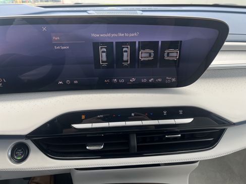 Used 2025 Buick Enclave Avenir w/ Super Cruise Package AWD/4WD image 34
