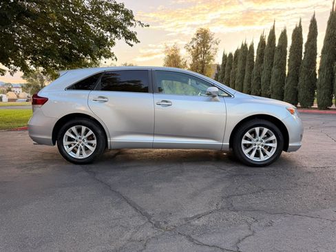 Used 2013 Toyota Venza LE FWD image 3