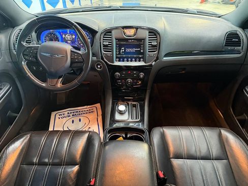 Used 2019 Chrysler 300 S AWD/4WD image 19