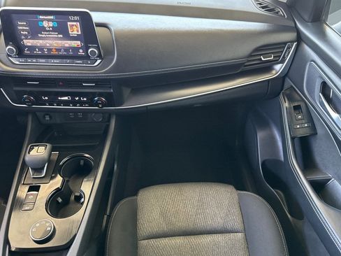 Used 2024 Nissan Rogue SV image 28