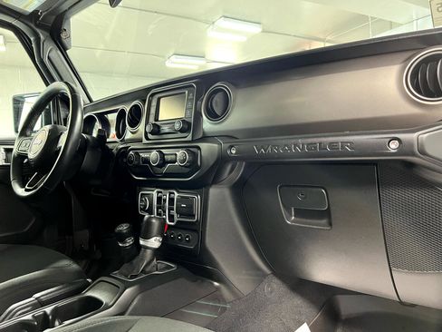 Used 2018 Jeep Wrangler Unlimited Sport S image 20
