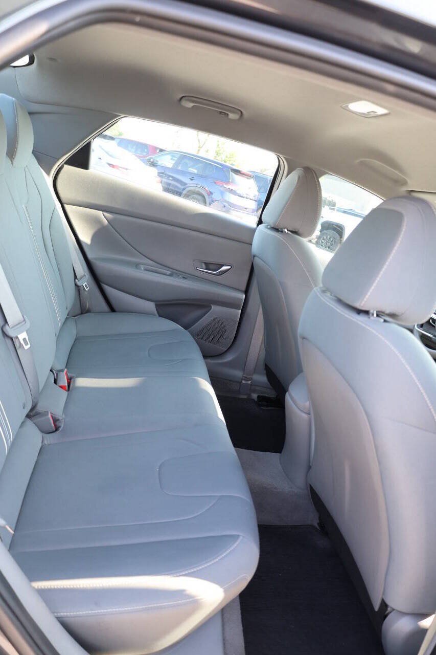 Used 2022 Hyundai Elantra SEL FWD image 15
