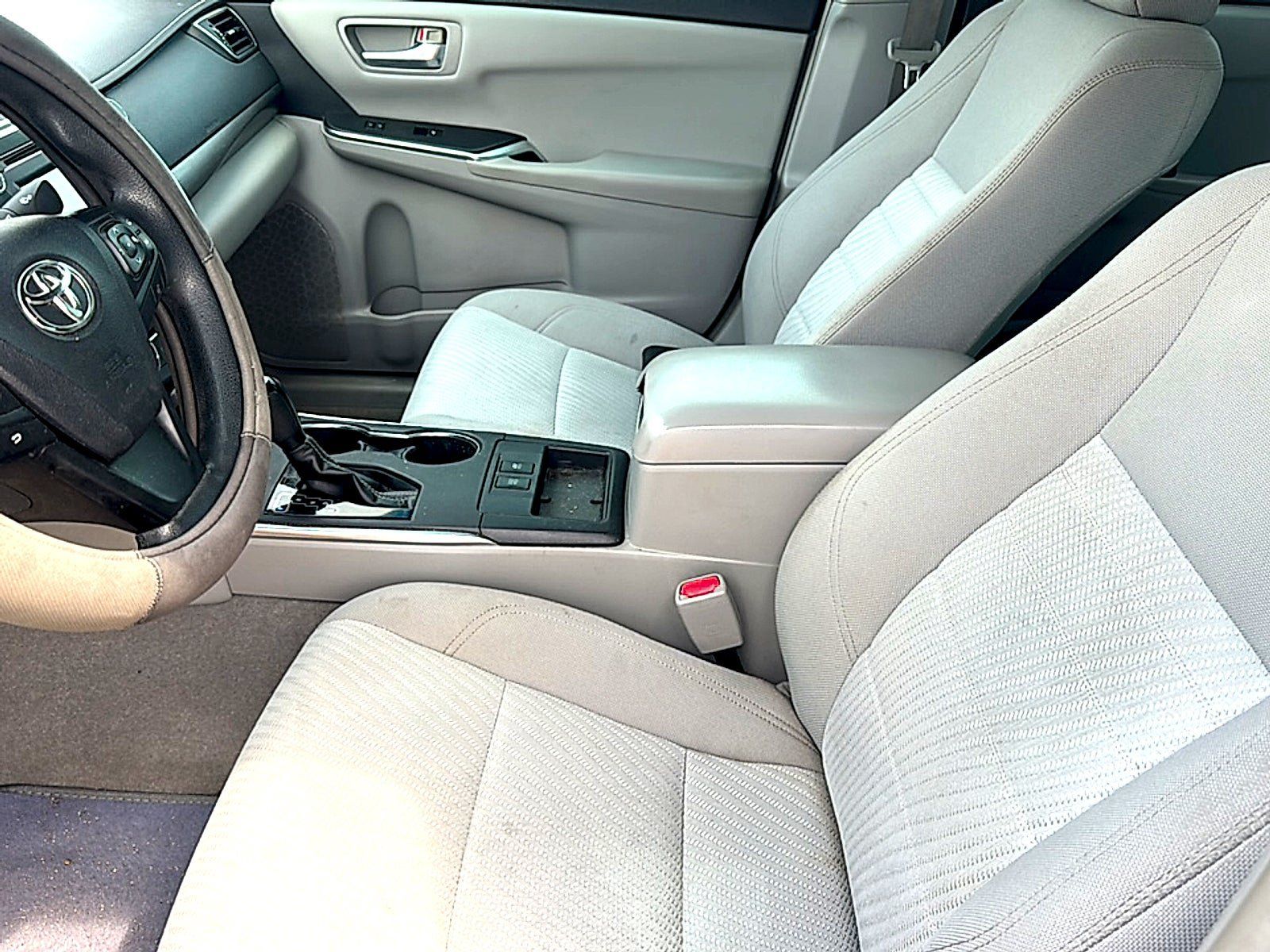 Used 2016 Toyota Camry LE FWD image 6