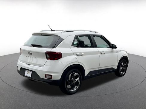 Used 2026 Hyundai Venue SEL FWD image 16