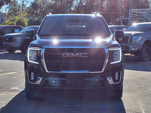 Used 2024 GMC Yukon XL SLE image 2