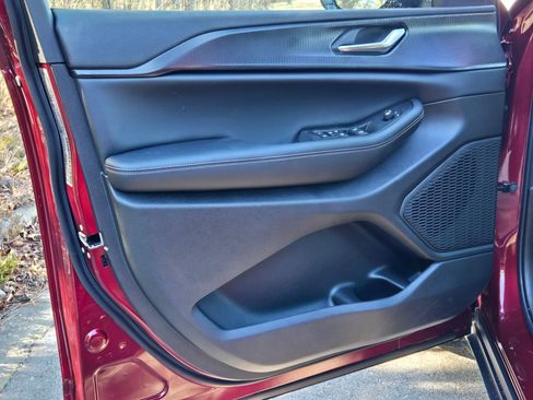 New 2025 Jeep Grand Cherokee Altitude image 21