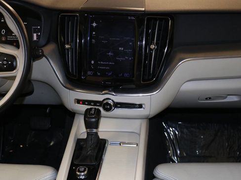 Used 2019 Volvo XC60 T5 Momentum w/ Premium Package image 22