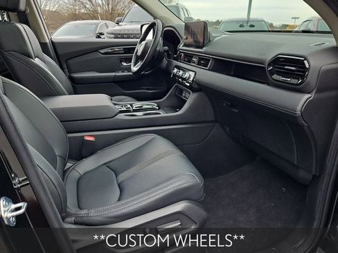 Used 2025 Honda Pilot Touring image 13