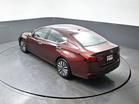 Used 2024 Nissan Altima 2.5 SV image 46