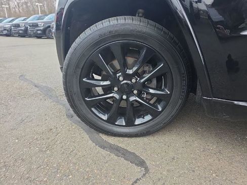 Used 2018 Jeep Grand Cherokee Altitude image 14