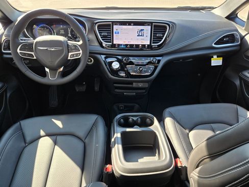 New 2026 Chrysler Pacifica Select image 11