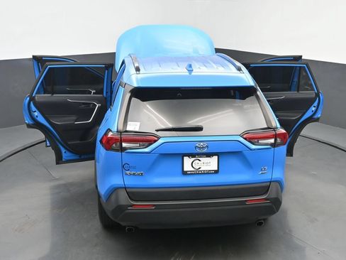Used 2019 Toyota RAV4 LE w/ All Weather Liner Package AWD/4WD image 61