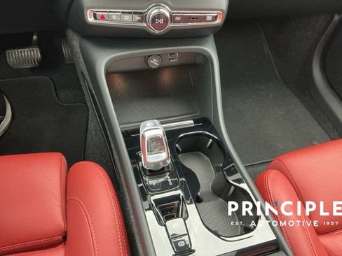 Certified 2021 Volvo XC40 T4 Inscription w/ Climate Package image 14