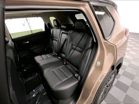 Used 2025 Nissan Rogue SL w/ Tech Package AWD/4WD image 25
