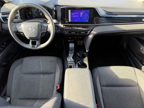 Used 2025 Toyota Camry LE FWD image 13