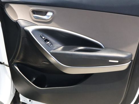 Used 2018 Hyundai Santa Fe Sport FWD image 16