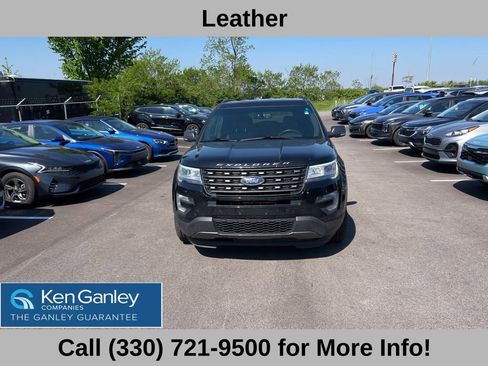 Used 2017 Ford Explorer XLT w/ Equipment Group 202A AWD/4WD image 2