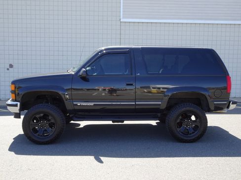 Used 1999 Chevrolet Tahoe 4WD 2-Door w/ Preferred Equipment Group image 4