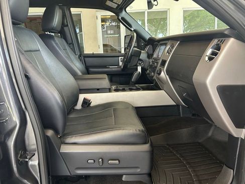 Used 2017 Ford Expedition XLT w/ Equipment Group 202A RWD image 14