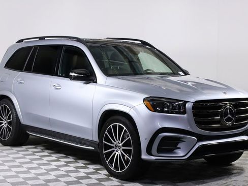 Used 2025 Mercedes-Benz GLS 450 4MATIC image 2