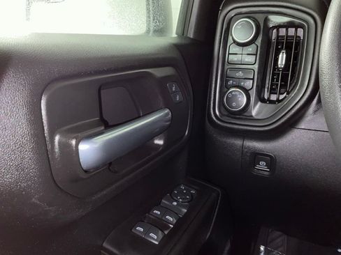 Used 2020 Chevrolet Silverado 1500 Custom w/ Custom Value Package AWD/4WD image 19