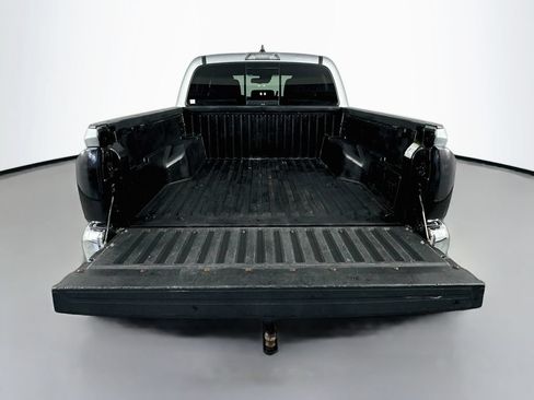Used 2022 Toyota Tacoma TRD Off-Road AWD/4WD image 27