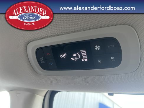 Used 2024 Chrysler Pacifica Touring-L image 21