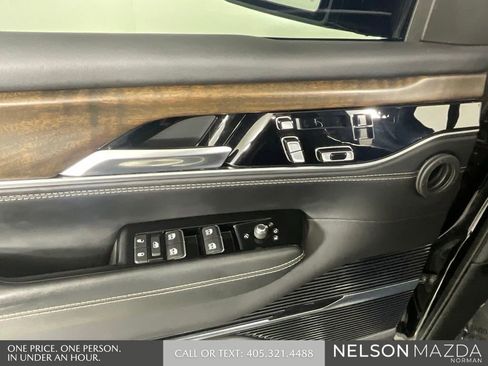 Used 2022 Jeep Grand Wagoneer Series II AWD/4WD image 17