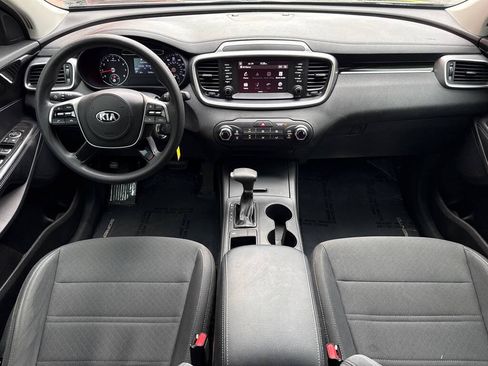 Used 2019 Kia Sorento L FWD image 14