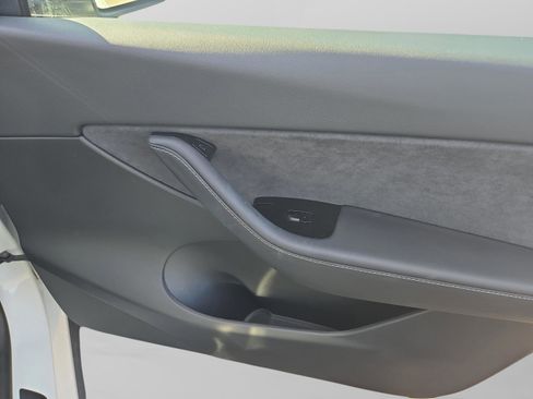 Used 2020 Tesla Model Y Long Range image 31