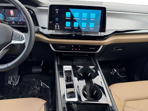 Used 2024 Volkswagen Atlas Cross Sport SE image 11