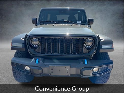 Used 2024 Jeep Wrangler Unlimited AWD/4WD image 3