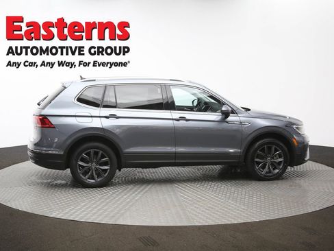 Used 2022 Volkswagen Tiguan SE w/ Panoramic Sunroof Package image 46
