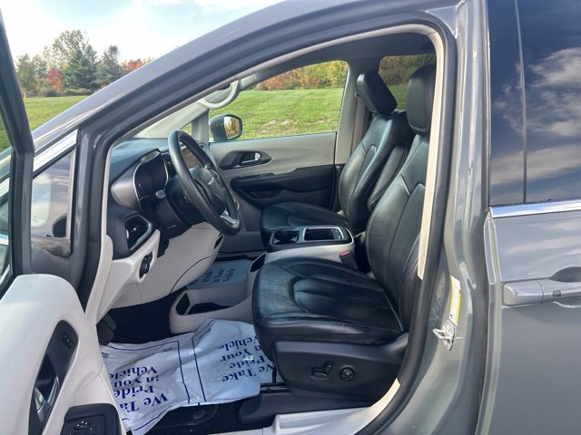 Used 2022 Chrysler Pacifica Touring-L FWD image 12
