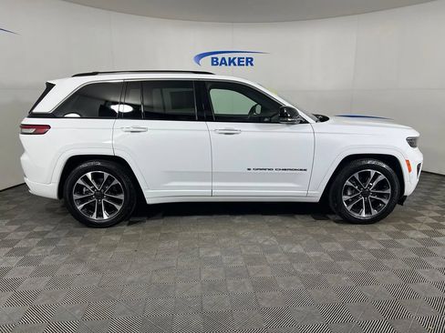 Used 2022 Jeep Grand Cherokee Overland w/ Luxury Tech Group IV AWD/4WD image 7