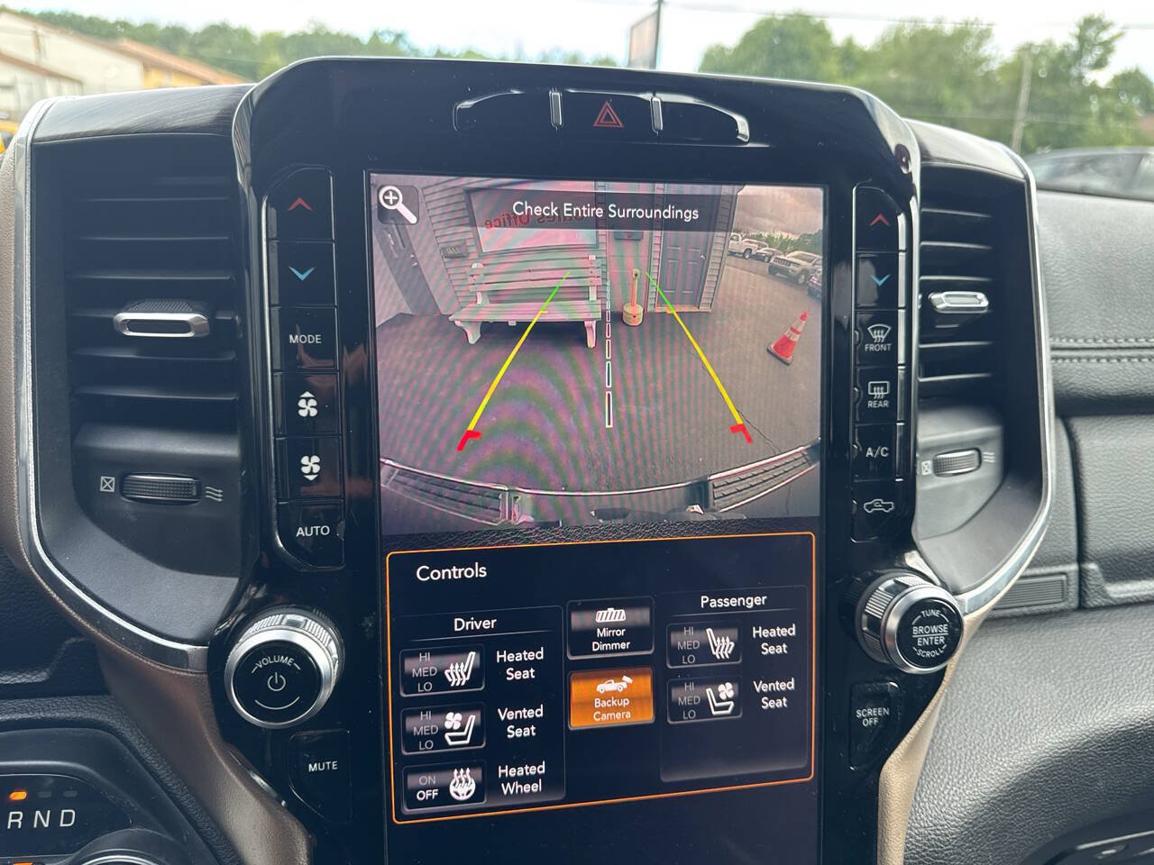 Used 2019 RAM 1500 Laramie AWD/4WD image 32