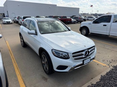 Used 2019 Mercedes-Benz GLC 300 4MATIC image 2