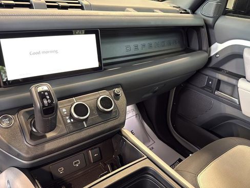 Used 2024 Land Rover Defender 110 X-Dynamic SE AWD/4WD image 29