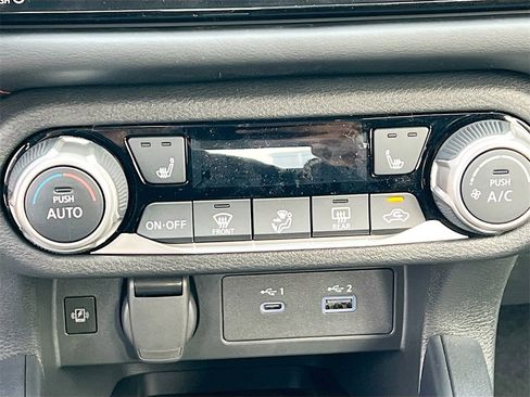 New 2025 Nissan Versa SR image 18