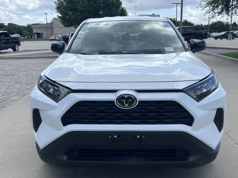 Used 2022 Toyota RAV4 LE FWD image 3