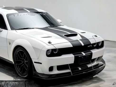 Used 2018 Dodge Challenger SRT Hellcat RWD image 33