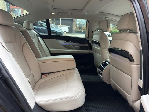 Used 2020 BMW 750i xDrive w/ Executive Package image 36