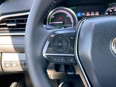 Used 2018 Toyota Camry XLE FWD image 23