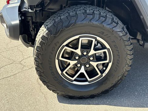 Used 2025 Jeep Wrangler Unlimited Rubicon AWD/4WD image 30